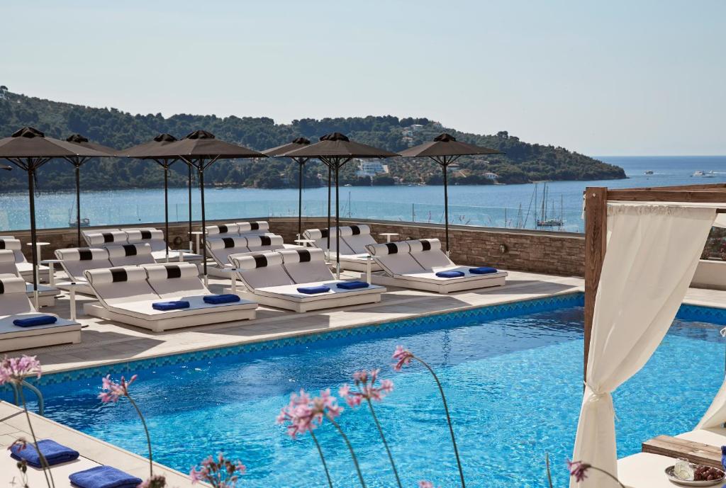 Skiathos-Living-Pool