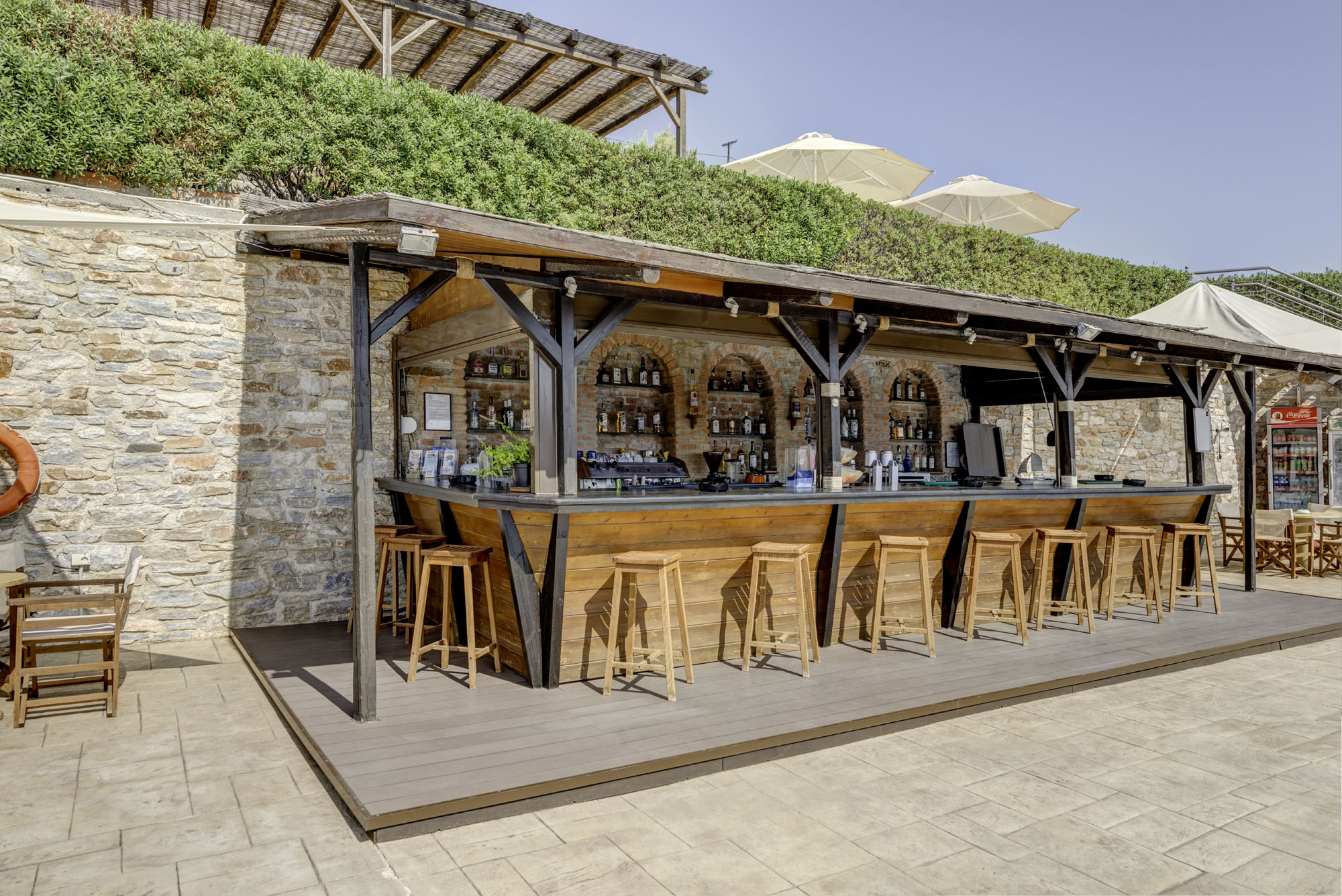 Sunrise-Beach-Suites-Pool-Bar_DSC3102_3_4_5_6_7_8_fused